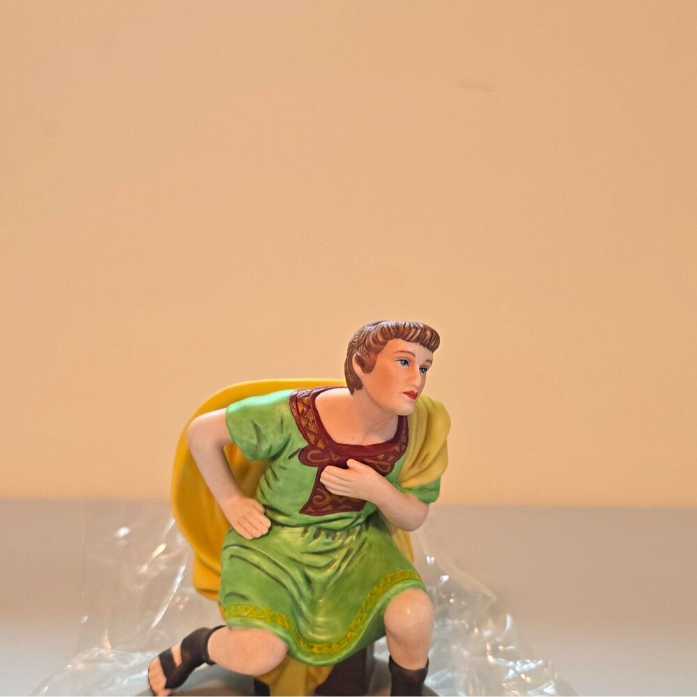 B16TFM Fine Hand-Painted Porcelain Figurine John Kneeling Man Green Yellow Cloak